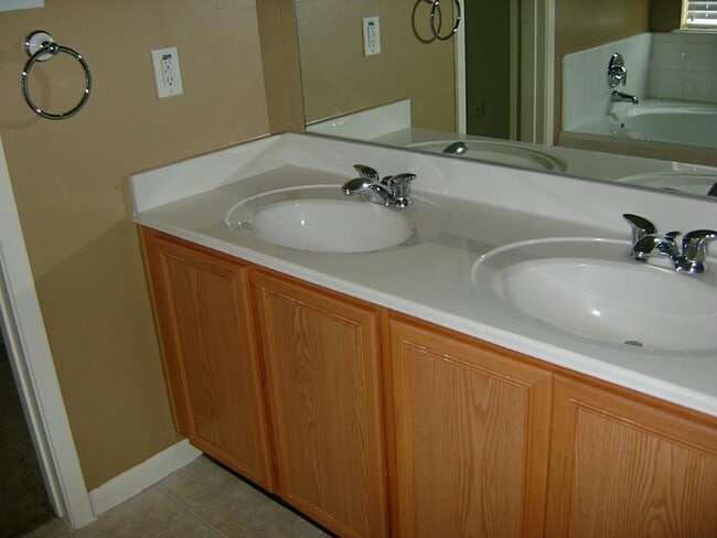 Building Photo - 19754 Cozy Cabbin Dr