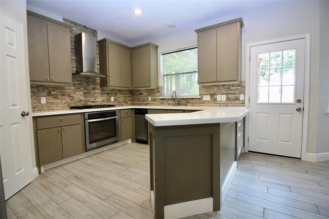 Building Photo - 5503 Medallion Pointe Ct