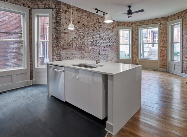 Building Photo - 509 N Central St