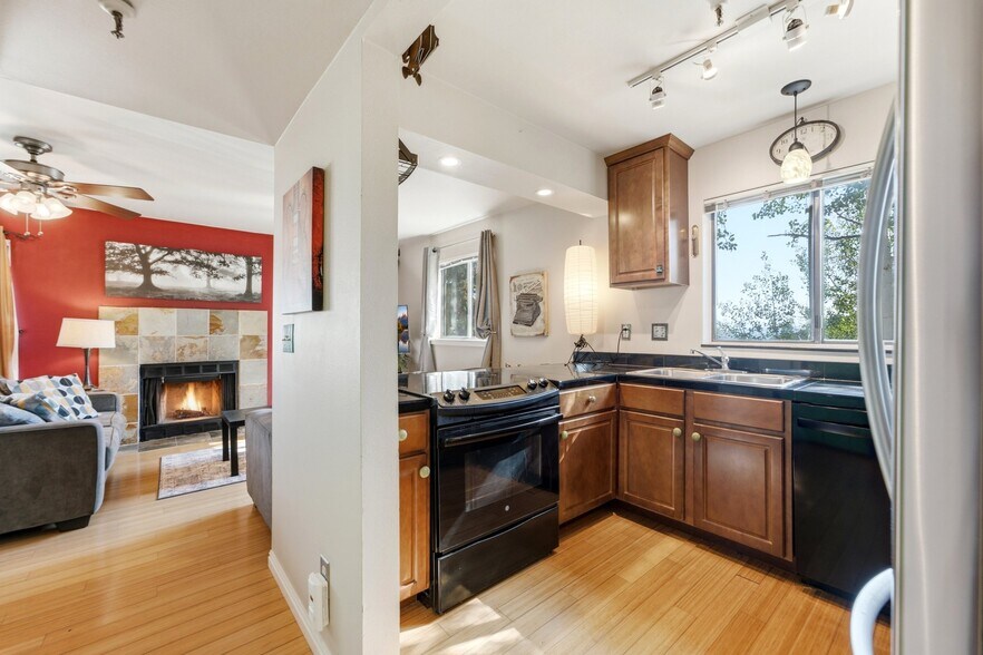 Building Photo - 1650 Upper Iron Horse Loop Rd