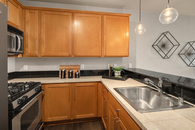 Building Photo - 410 NE 70th St