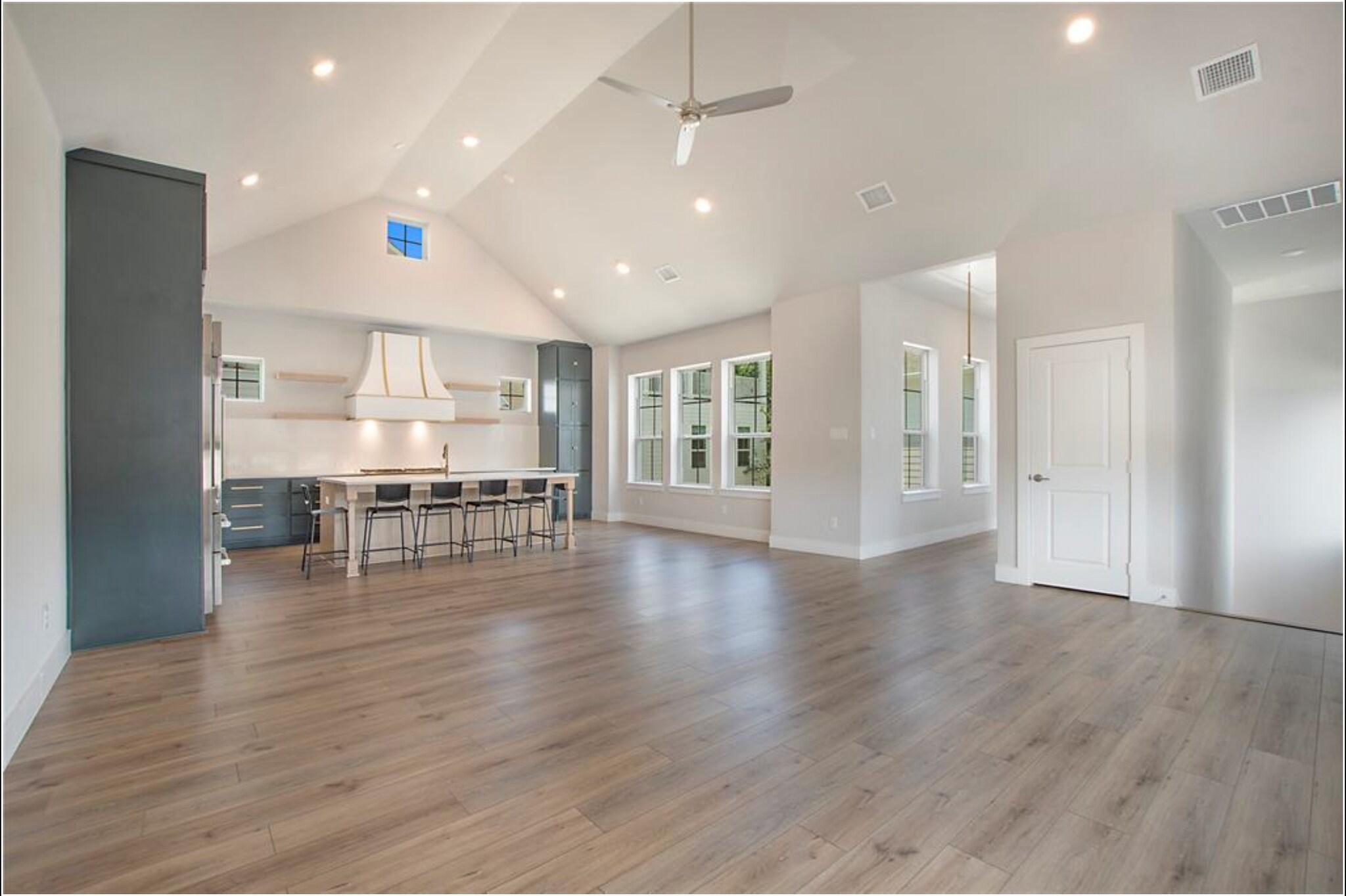 Building Photo - 1005 Cavour Pl