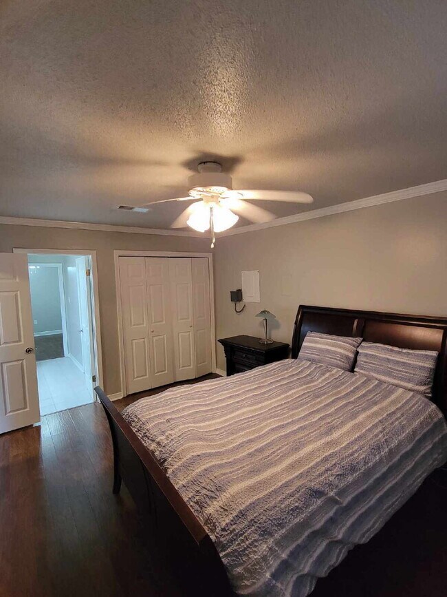Building Photo - Beautiful Biloxi 3/2 fully furnished TDY!
