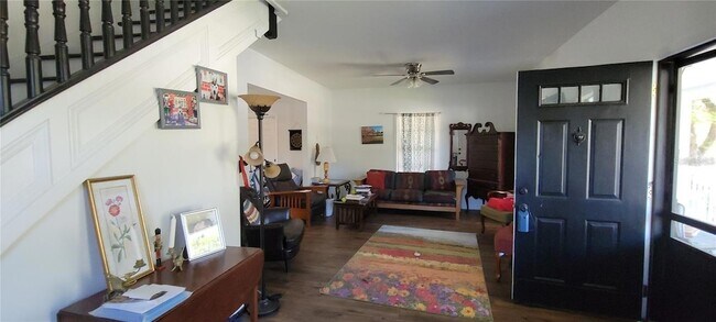 Building Photo - 416 W Howry Ave