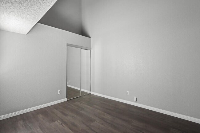 Building Photo - 10901 Highwood Way