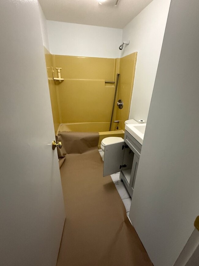 Building Photo - 206-208 Higgins Crowell Road