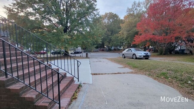 Building Photo - 7 Ratcale Ln