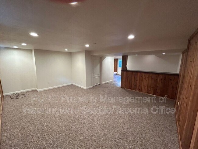 Building Photo - 208 N Washington Ave