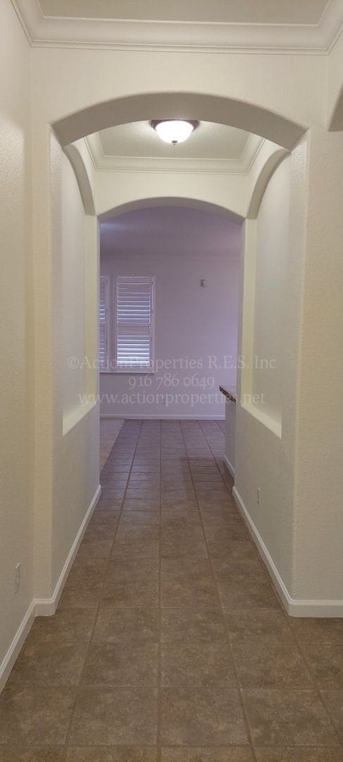 Building Photo - Rocklin  Highland Park  3 bedroom 2 bathroom, Great Room Floor Plan with Tile Flooring,  Fenced Yard