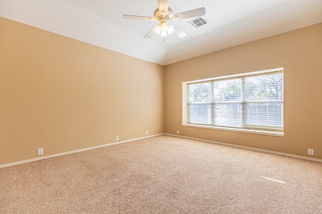 Building Photo - 648 Rooster Run