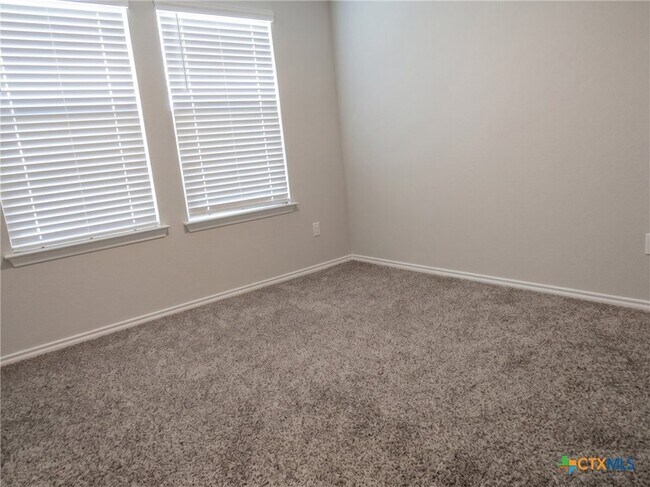 Building Photo - 1210 Lindsey Dr