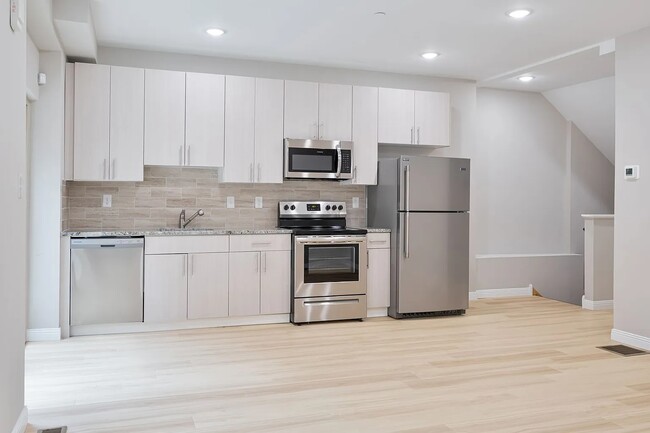 Building Photo - 616 N 40th St