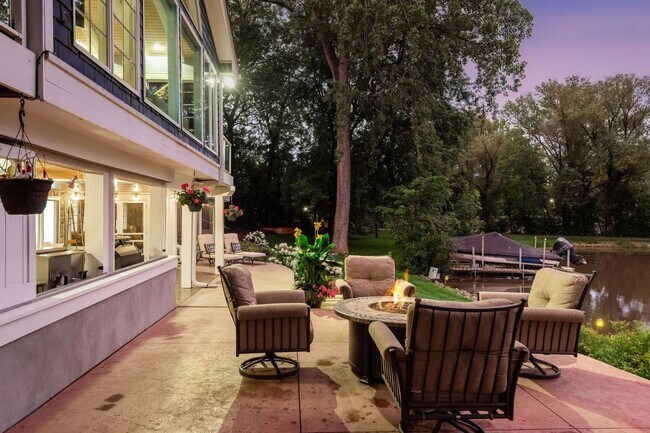 Building Photo - Minnetonka Lakeshore