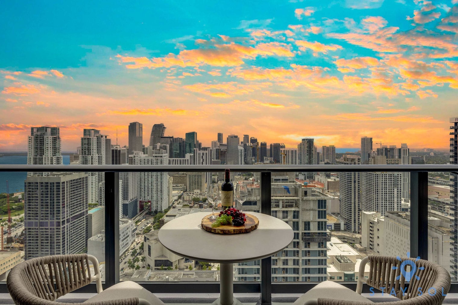 Building Photo - 601 NE 1st Ave