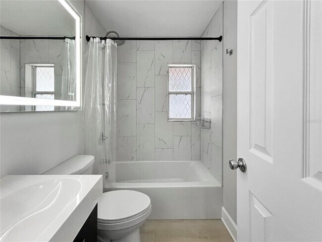 Building Photo - 2404 N Ramona Cir