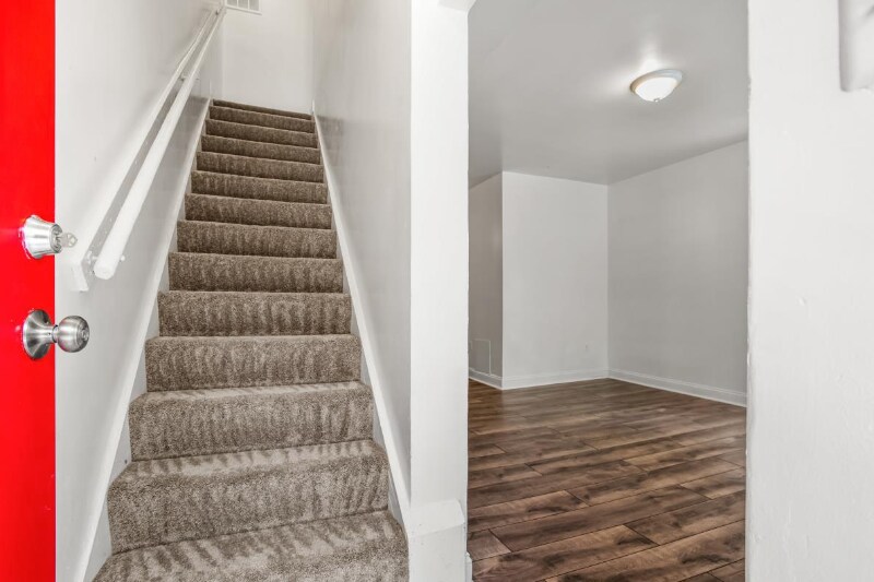 Building Photo - 349 Parkland Pl SE