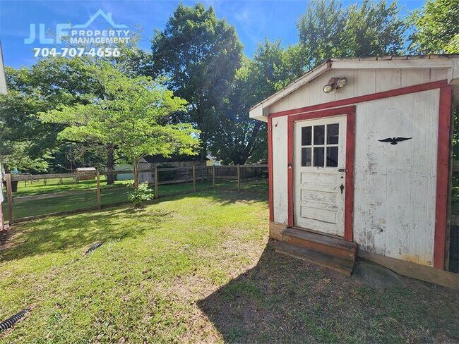 Building Photo - Cute 2 Bed/1 Bath Ranch in Downtown Kannapolis!
