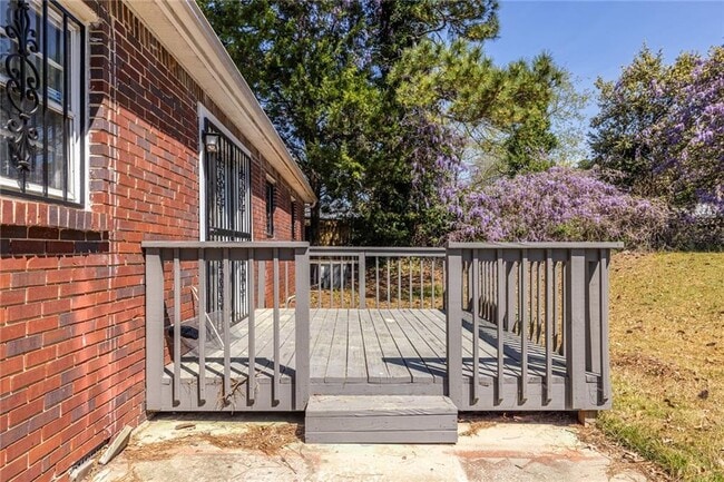 Building Photo - 2058 Green Forrest Dr