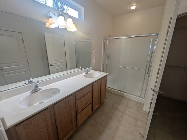 Building Photo - 104 Azeo Ct