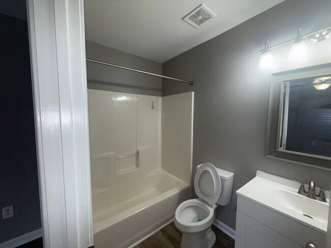 Building Photo - Freshly Renovated Rock Hill Condo – 2BR/2BA