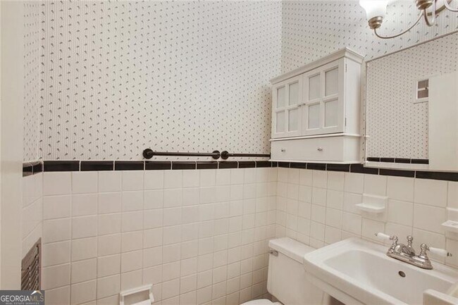 Building Photo - 430 Lindbergh Drive NE