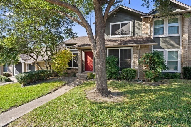 Building Photo - 1015 E Yager Ln