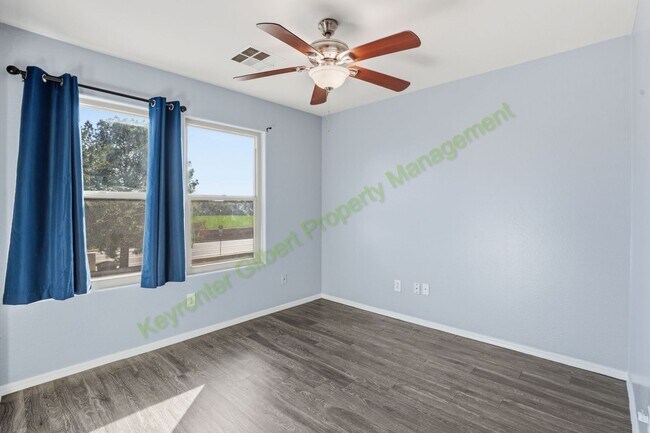 Building Photo - Corner Lot Gilbert Home with Modern Comforts in a Prime Location