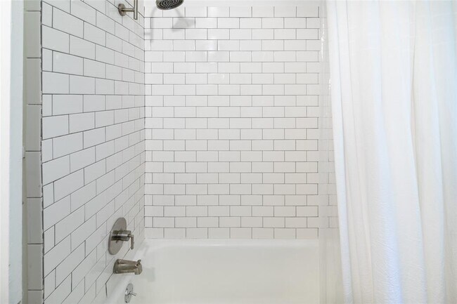 Building Photo - 1800 A Ln