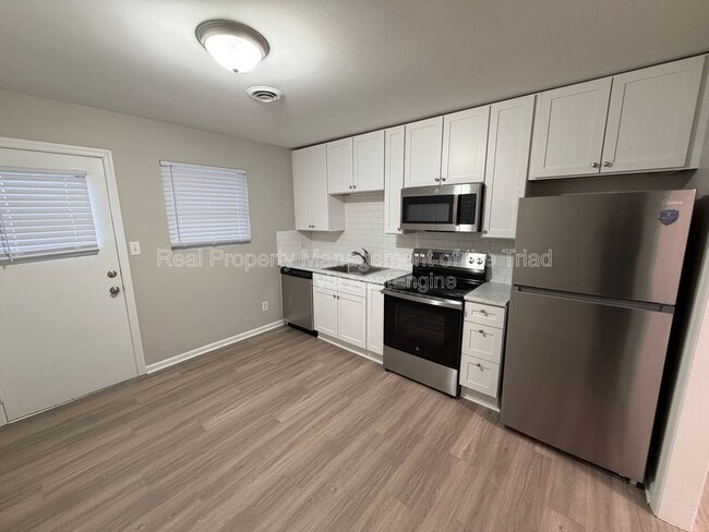 Building Photo - 603 S Main St