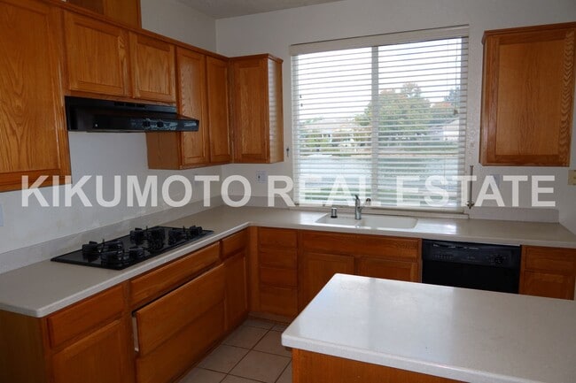 Building Photo - Lakefront 4 bedroom, 3 bath, 3 car  in the Lakeside Community