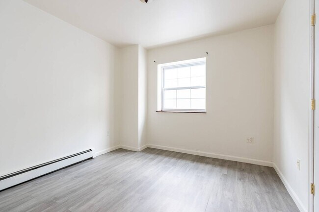 Building Photo - 198 Stuyvesant Ave