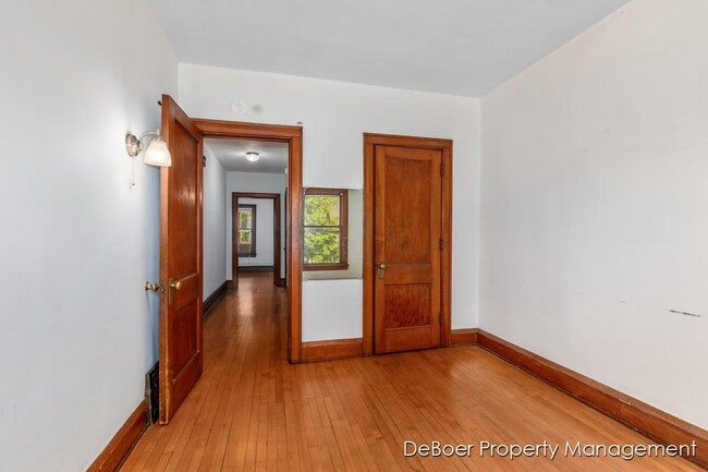 Building Photo - 301 W Dutton St