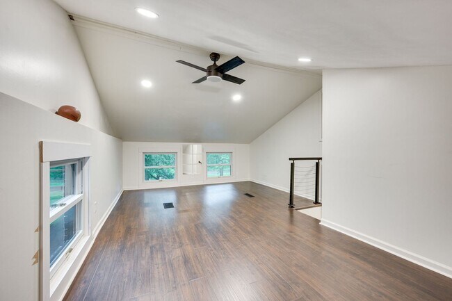 Building Photo - Amazing 3BE/2BA home in the West Meade & H...