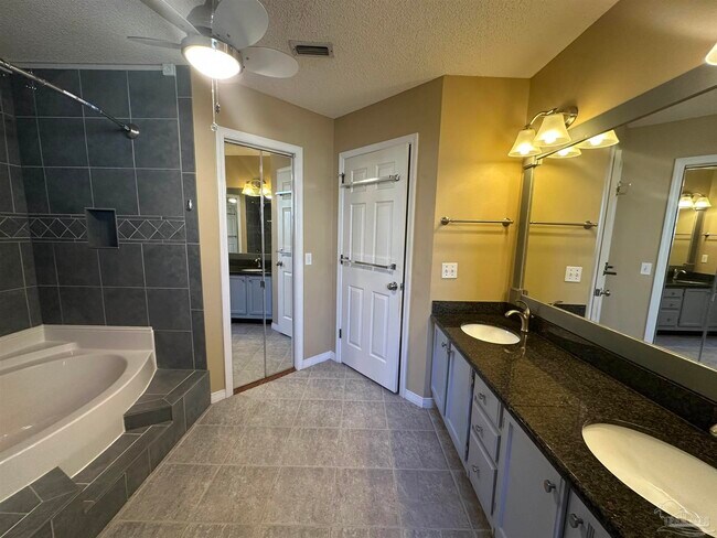 Building Photo - 1301 Little Creek Cir