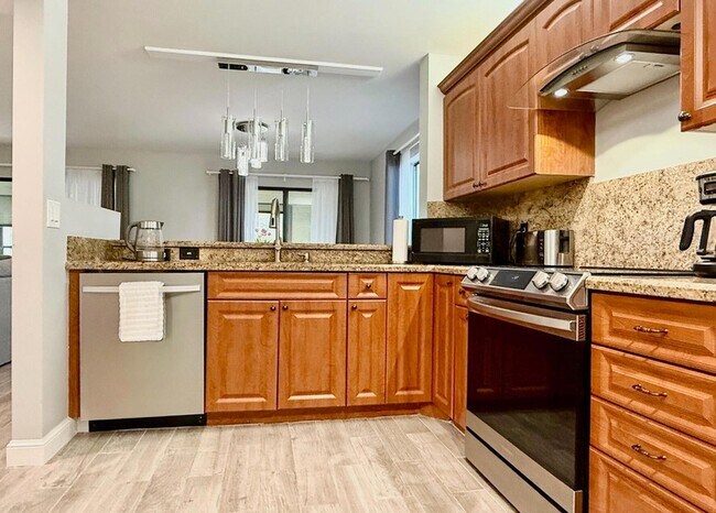 Building Photo - 10615 Ocean Palm Way