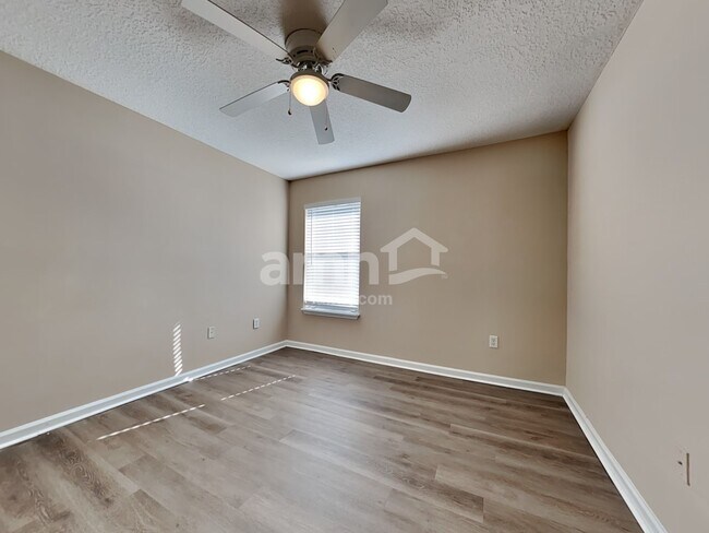 Building Photo - 3108 Silverado Cir