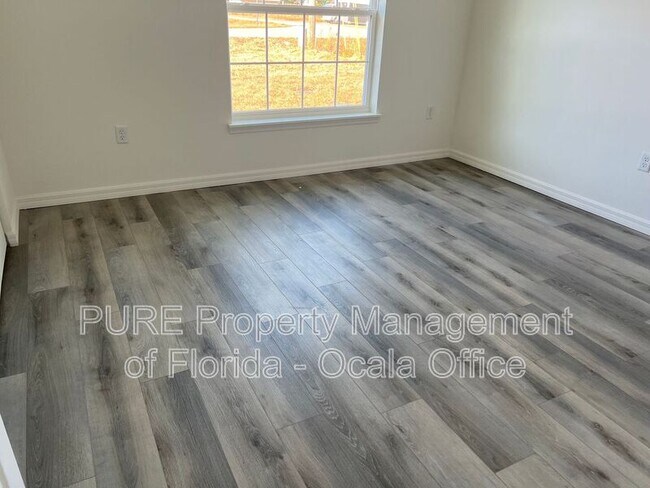 Building Photo - 30 Maple Ln