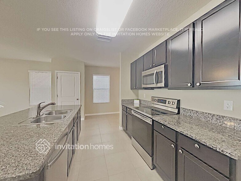 Building Photo - 5004 San Palermo Dr