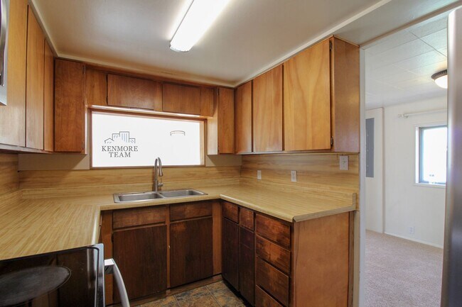 Building Photo - 2 Bedroom, 1 Bath Home in Central Richland - Detached Garage!