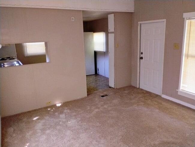 Building Photo - 2 Bedroom 1 Bath home for rent in Granbury...