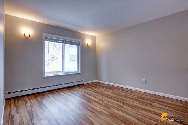 Building Photo - Amberwood Park: Homey Townhouse with Fence...