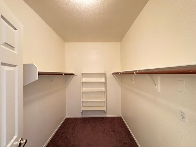 Building Photo - Silver Pines