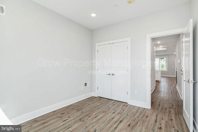 Building Photo - 1904 E York St