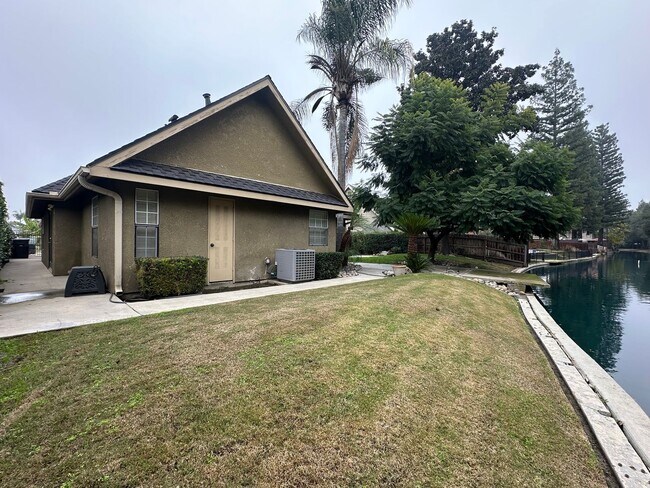 Building Photo - Entertainer delight rental home located in ''The Lakes'' subdivision coming soon!