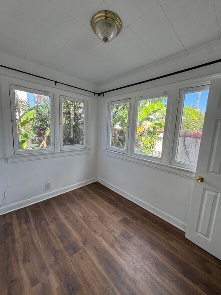 Building Photo - 7009 Fountain Ave