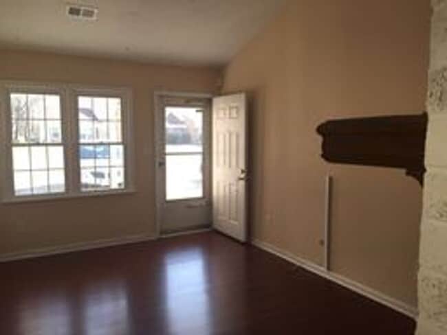 Building Photo - Cozy 1-Story Townhome in Campus East