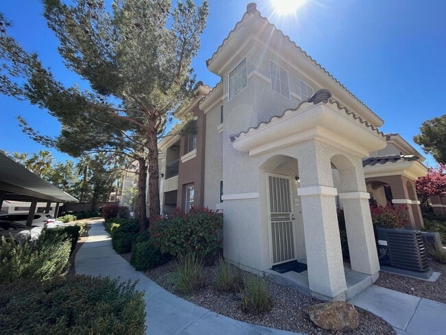 Building Photo - 3 Bedroom Condo located off of Warm Springs and South Durango!!! Southwest Location!