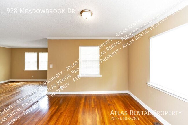 Building Photo - 928 Meadowbrook Dr