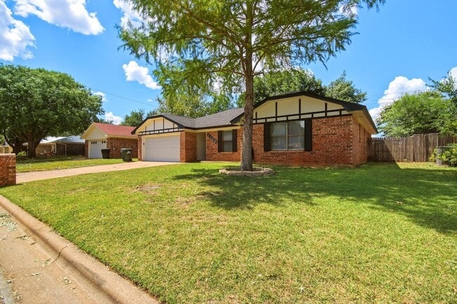 Building Photo - 2842 Rex Allen Dr