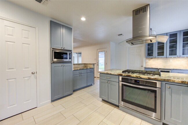 Building Photo - 2523 Anniston Dr